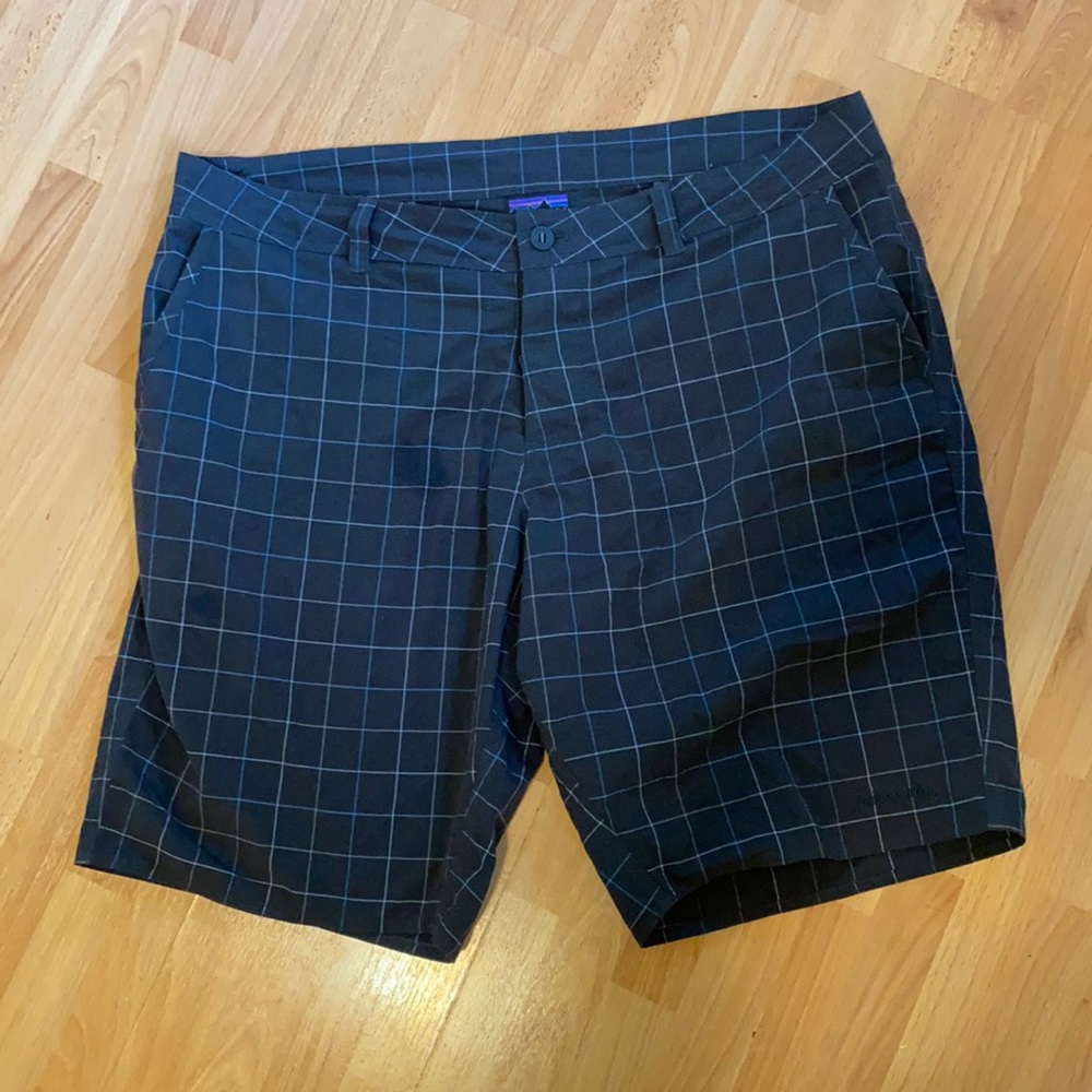 Patagonia men’s pattern shorts size 40